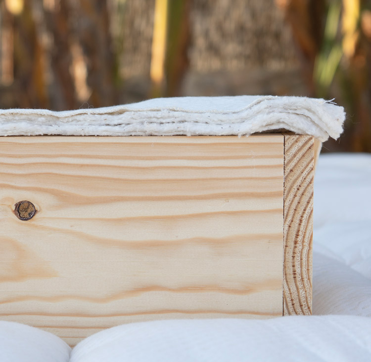 Base tapizada láminas natural Melasti